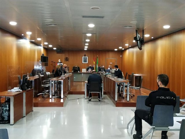 Juicio a exentrenador de fútbol en Málaga