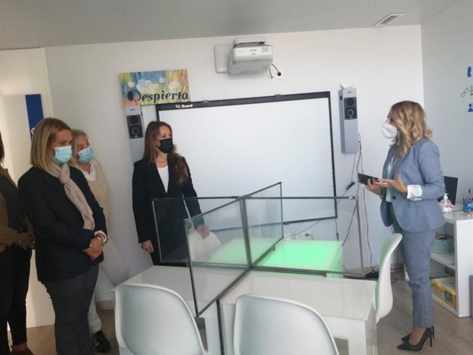La delegada de Empleo, Formación y Trabajo Autónomo de la Junta en Granada, Virginia Fernández, visita las instalaciones de Grupo Musarte.