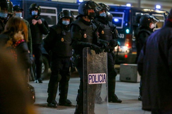 Archivo - Actuación de la Policía Nacional en Madrid, en una imagen de archivo del pasado febrero
