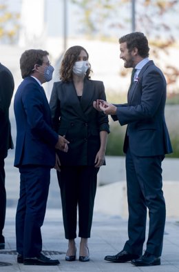  El alcalde de Madrid, José Luis Martínez-Almeida; la presidenta de la Comunidad de Madrid, Isabel Díaz Ayuso y el presidente del PP, Pablo Casado.
