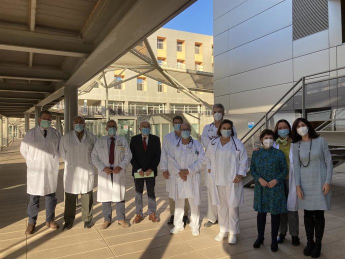 La inauguración ha contado con la presencia de José Jesús Guillén, director general de Salud Pública y Adicciones, al que han acompañado el gerente del Área de Salud de Cartagena, José Sedes, y el jefe del servicio de Medicina Interna, Javier Trujillo