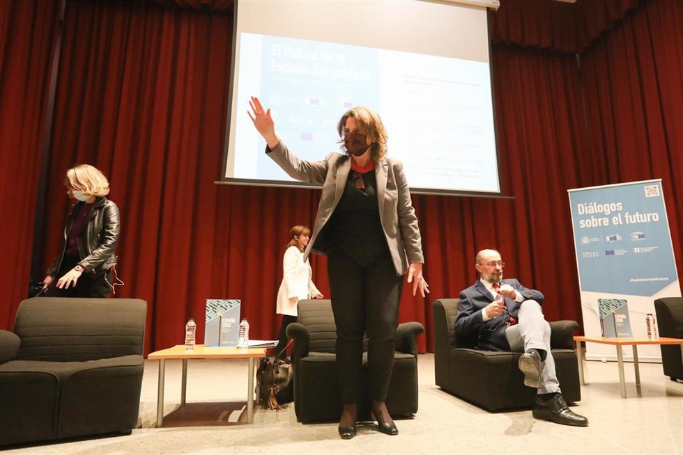 La ministra para la Transición Ecológica y Reto Demográfico, Teresa Ribera y el presidente del Gobierno de Aragón, Javier Lambán, este lunes.