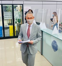 Ricardo Rivero presenta en el Registro de la USAL su candidatura para continuar como rector.