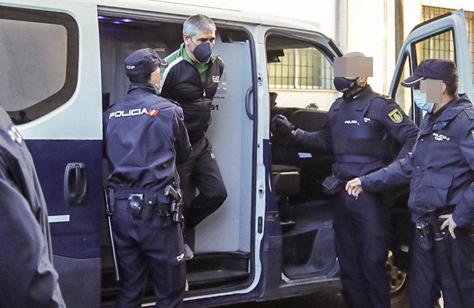 Bernardo Montoya, acusado de la agresión sexual y asesinato de Laura Luelmo, llega a la Audiencia de Huelva a 15 de noviembre 2021 en Huelva (Andalucía). Bernardo Montoya, acusado de agredir sexualmente y asesinar en el mes de diciembre de 2018 a Laura 