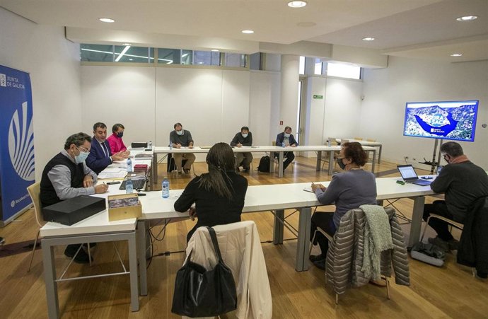 El conselleiro de Cultura, Educación e Universidade, Román Rodríguez, preside la reunión del grupo de trabajo de la candidatura de la Ribeira Sacra a Patrimonio Mundial