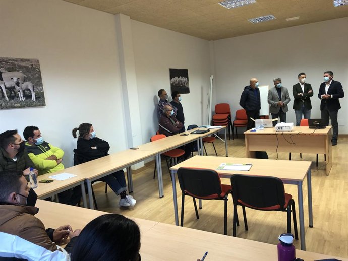 El consejero Antonio Luengo clausura del primer curso de la Escuela de Pastores.