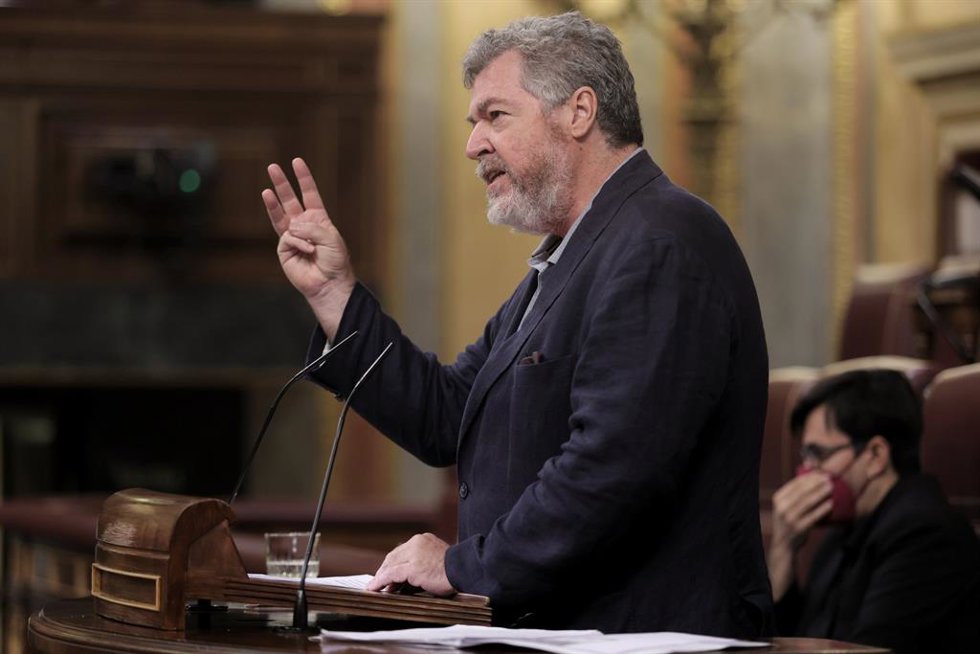 Archivo - El diputado de Unidas Podemos, Juan Antonio López de Uralde, interviene en una sesión plenaria en el Congreso de los Diputados, a 21 de julio de 2021, en Madrid (España). En el pleno se decide la convalidación o derogación de reales decretos-l