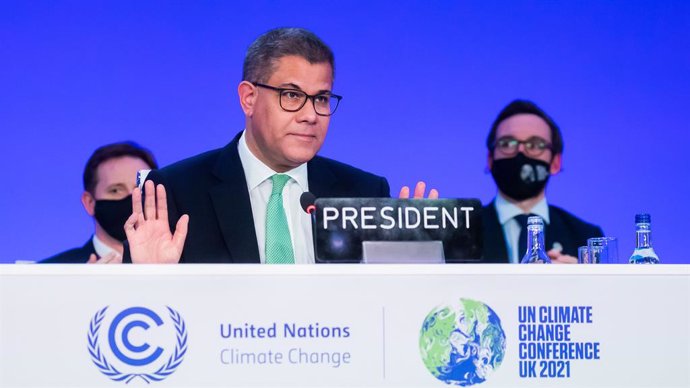 13 November 2021, United Kingdom, Glasgow: President of the Cop26 Climate Summit Alok Sharma raises his hands at the closing plenary session of the United Nations Climate Change Conference (COP26). Photo: Christoph Soeder/dpa