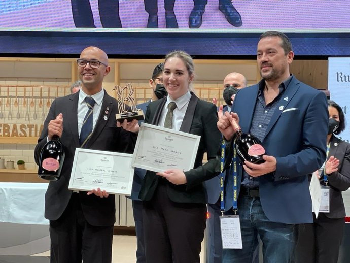 La sumiller del Hotel Arzuaga Elia María Arranz.