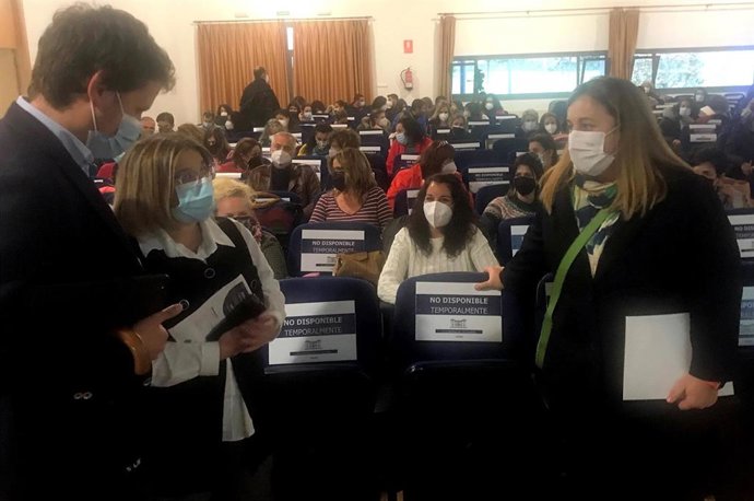El director general de Ordenación, Evaluación y Equidad Educativa, David Artime; la directora del CPR de las cuencas y coordinadora del curso, Teresa Muñoz, y la consejera de Educación, Lydia Espina.