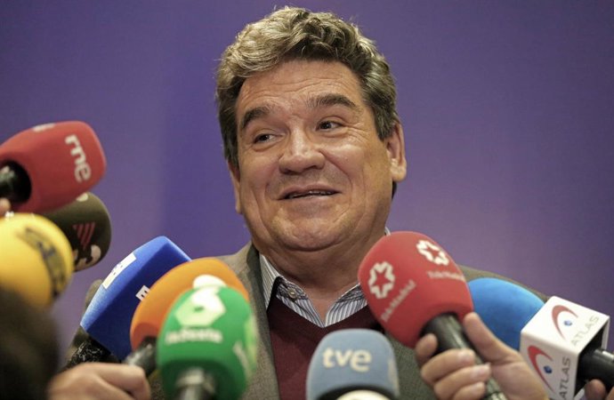 El ministre d'Inclusió, Seguretat Social i Migracions, José Luis Escrivá, ofereix declaracions als mitjans de comunicació sobre el nou mecanisme d'Equitat Intergeneracional de les pensions, a 15 de novembre de 2021, a Madrid, (Espanya). 