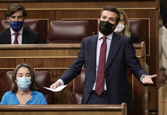 El líder del PP, Pablo Casado, interviene en una sesión de control en el Congreso de los Diputados, a 10 de noviembre de 2021, en Madrid, (España). Durante el pleno, el presidente del Gobierno va a informar sobre la Cumbre UE-Balcanes Occidentales celeb