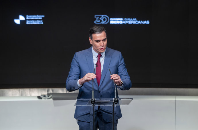 El presidente del Gobierno, Pedro Sánchez, interviene en el acto conmemorativo del 30 aniversario de las Cumbres Iberoamericanas, en Casa de América, a 15 de noviembre 