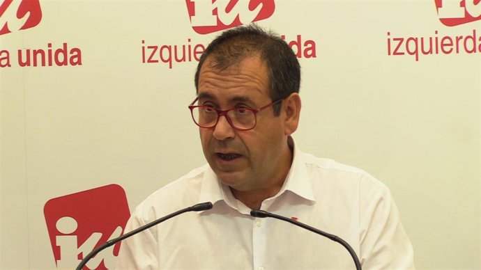 Archivo - El coordinador regional de IU, Juan Ramón Crespo,