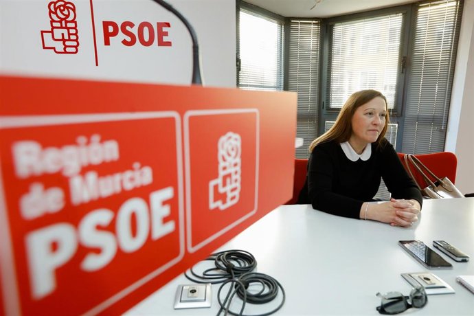Retrato de la candidata a la Secretaría General del PSRM-PSOE, la senadora Lourdes Retuerto