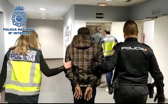 Archivo - Dos detenidos por robar dentro de siete vehículos en Móstoles