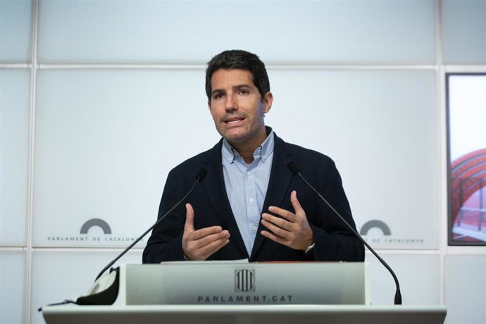 Imagen de archivo - El portavoz de Cs en el Parlament, Nacho Martin Blanco, en una rueda de prensa en el Parlament.