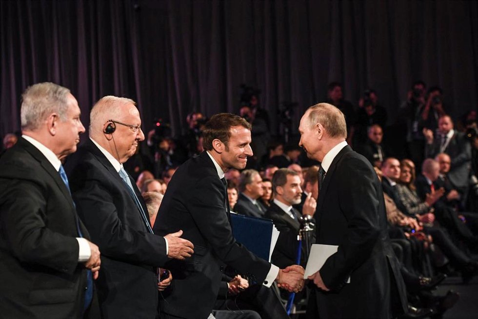 Archivo - Imagen de archivo de los presidentes de Francia y Rusia, Emmanuel Macron y Vladimir Putin.