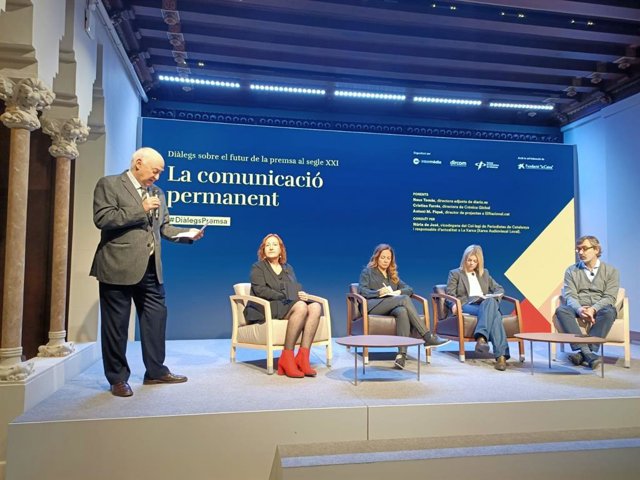 Debate sobre la comunicación continua organizado por Intermèdia Comunicació, con Neus Tomàs (eldiario.Es), Cristina Farrés (Crónica Global) y Antoni M. Piqué (elnacional.Cat)