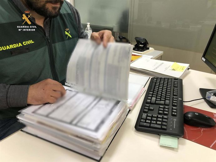 Detenidos dos ex-funcionarios de un municipio riojano por malversación de fondos públicos