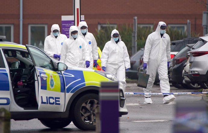 16 November 2021, United Kingdom, Liverpool: Forensic officers investigate at Liverpool Women's Hospital after an explosion killed one person and injured another on Sunday. Suspected terrorist Emad Al Swealmeen, 32, died after the device exploded in a t