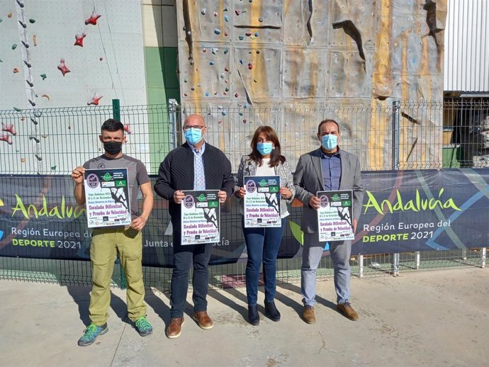 Presentación de la Copa Andaluza de Escalada de Dificultad y Velocidad, que se celebrará en la Ciudad Deportiva de Huelva.