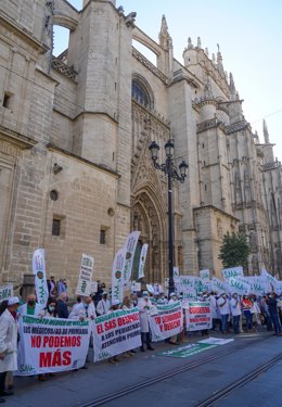 Imagen de archivo de una protesta del Sindicato Médico Andaluz en la Avenida de la Constitución para reclamar la recuperación de la Atención Primaria. 