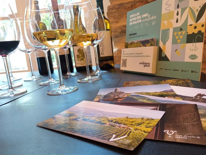 Postales de la nueva campaña de Enoturismo de Galicia
