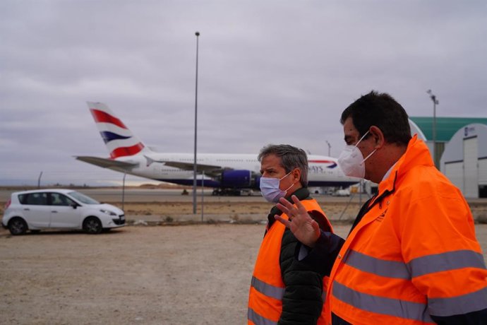 Daniel Pérez Calvo (Cs) ha recorrido las instalaciones del aeropuerto industrial de Teruel.