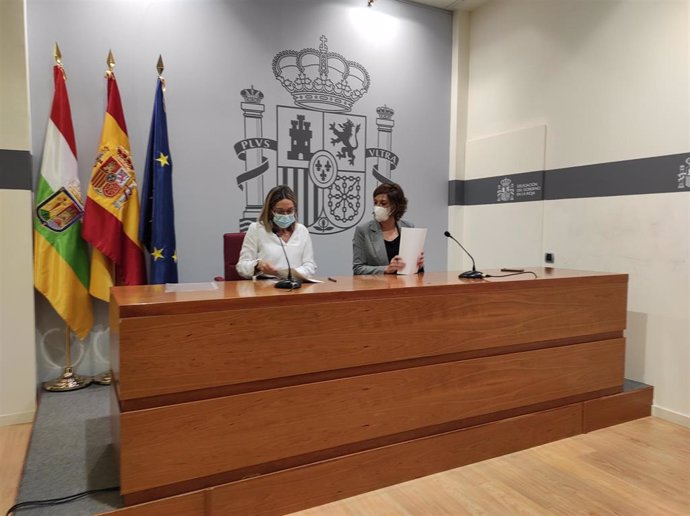 La delegada del Gobierno en La Rioja, María Marrodán, y la jefa de la Unidad de Coordinación contra la Violencia contra la Mujer, Flor Moral
