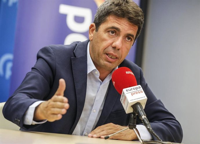Archivo - El presidente del PP de la Comunitat Valenciana, Carlos Mazón, interviene en una entrevista con Europa Press.