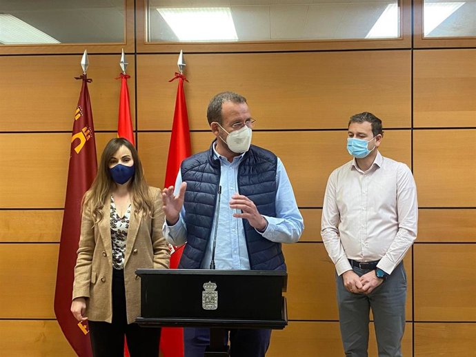 El concejal del PP José Guillén en rueda de prensa