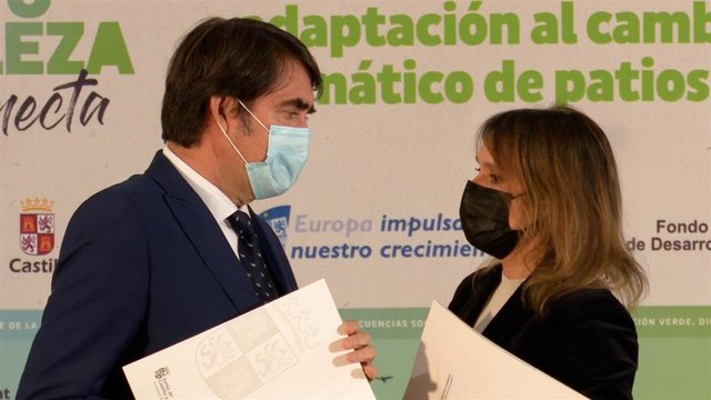 Juan Carlos Suárez-Quiñones y Rocío Lucas presentan el programa de Patios Escolares.