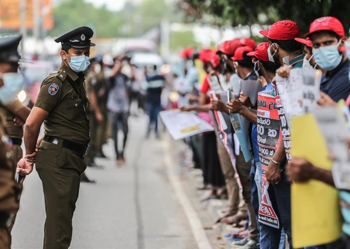 Imagen de archivo de una protesta en Colombo.