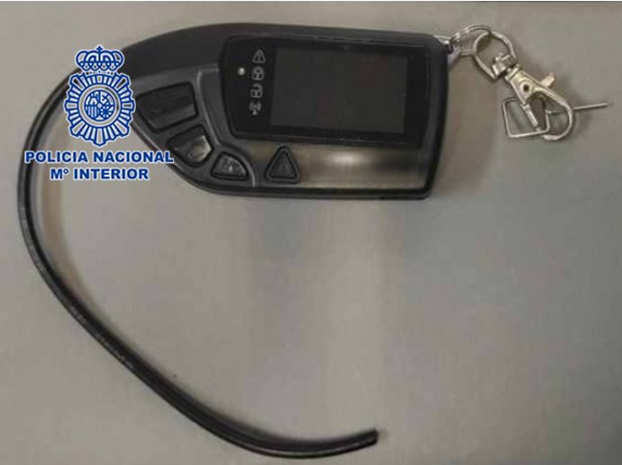 Imagen del mando incautado por la Policía Nacional