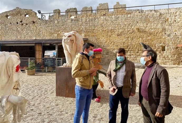 Visita de Augusto Cobos al Castillo de Trigueros del Valle.