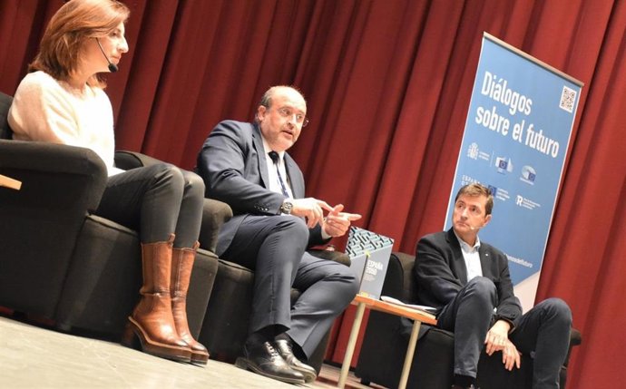 El vicepresidente de Castilla-La Mancha, José Luis Martínez Guijarro, en los Diálogos sobre el Futuro 2021-2050, centrados en la España con desafíos demográficos, organizados por el Gobierno de España y la Comisión Europea.