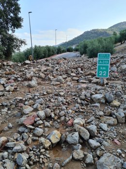 Estado en el que quedó la carretera A-319 a su paso por La Iruela tras las lluvias de agosto