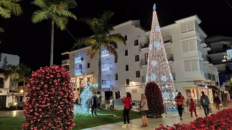 El Ayuntamiento de Estepona encenderá su alumbrado navideño el día 26 con más de 2.000 elementos decorativos
