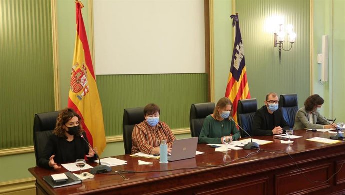 La consellera de Hacienda, Rosario Sánchez, durante su comparecencia en el Parlament.