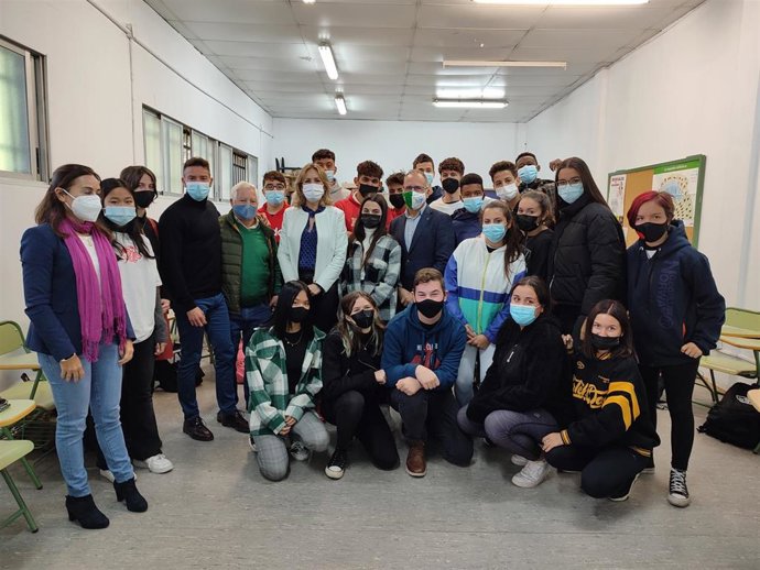 La delegada de Educación en la celebración del taller Día del Flamenco.
