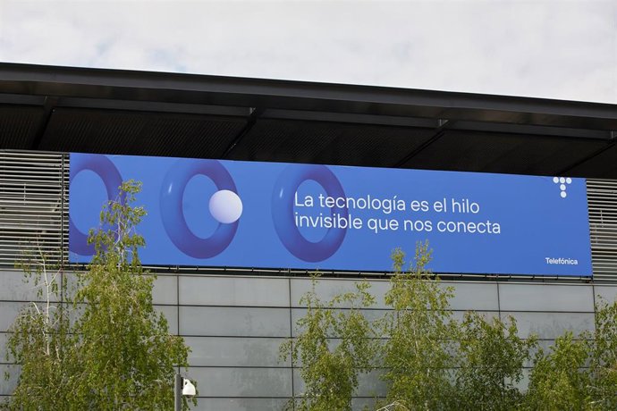 Archivo - Edificio de la sede de Telefónica, a 27 de abril de 2021, en Madrid, (España). 