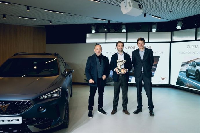 El Cupra Formentor recibe el premio 'Mejor Coche del Año en Catalunya 2021' de la APMC