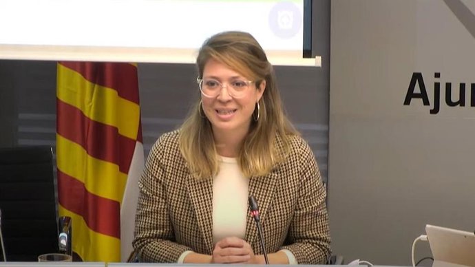 La teniente de alcalde de Urbanismo y Movilidad, Janet Sanz, en la Comisión de Urbanismo.