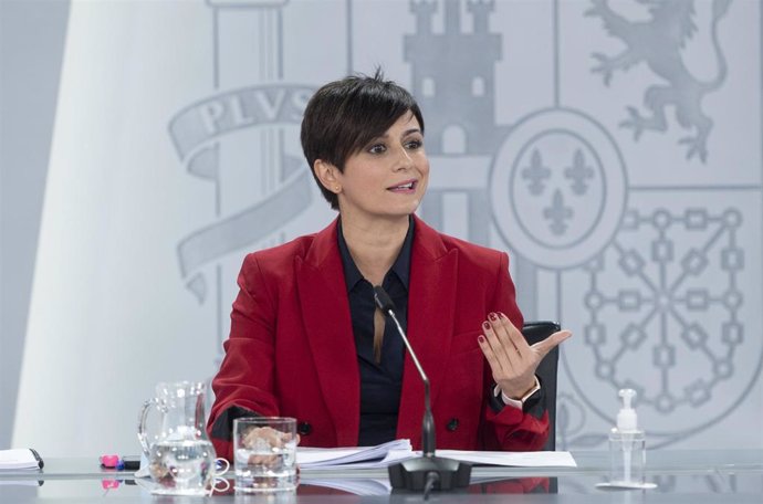 La ministra Portavoz y de Política Territorial, Isabel Rodríguez, comparece en una rueda de prensa posterior al Consejo de Ministros, en el Complejo de La Moncloa, a 16 de noviembre de 2021, en Madrid (España). El Gobierno ha aprobado durante el Consejo