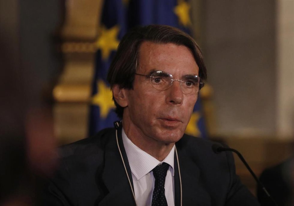 El expresidente del Gobierno, José María Aznar, interviene durante el acto de presentación del libro "Julián Marías. La concordia sin acuerdo" escrito por Ernesto Baltar, en el Senado, a 10 de noviembre de 2021, en Madrid (España).