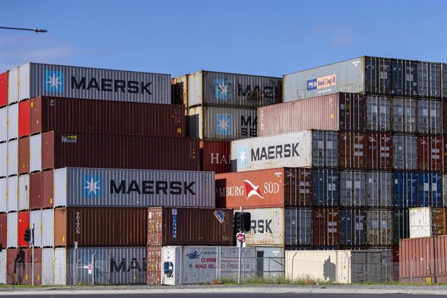 Archivo - Shipping containers are seen at the Victoria International Container Terminal in Melbourne, Monday, October 4, 2021. Melbourne has become the most locked down city in the world, surpassing the 245-day record set by Argentina's Buenos Aires. (AAP