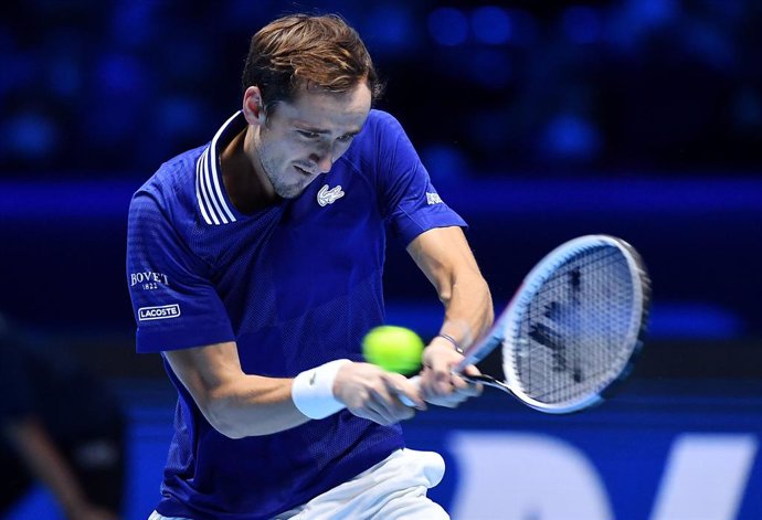 16 November 2021, Italy, Turin: Russian tennis player Daniil Medvedev in action against Germany's Alexander Zverev during their their group stage men's singles match of the ATP Finals in Turin. Photo: Alessandro Di Marco/ANSA via ZUMA Press/dpa