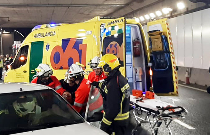 Archivo - Imagen de los servicios de emergencias del 061.