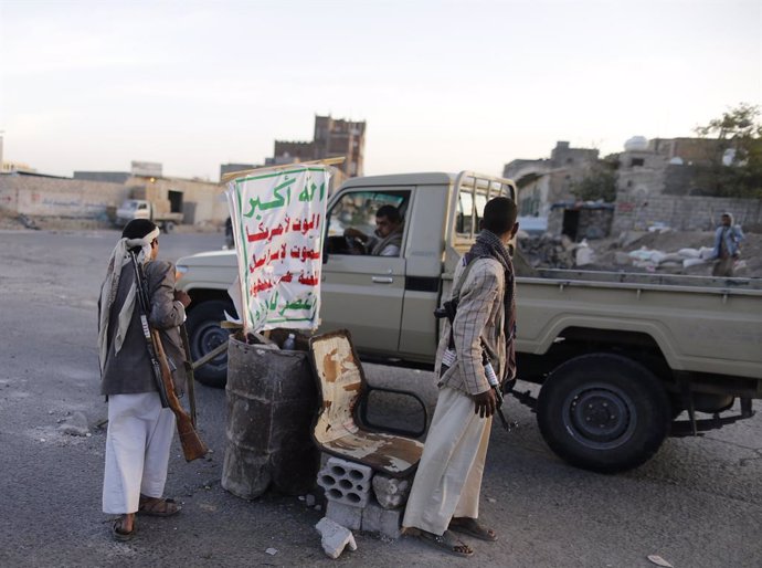 Archivo - Al menos 15 personas han muerto en un atentado con coche bomba contra un hospital utilizado como sede por el movimiento huthi en la provincia de Maarib, en un ataque perpetrado por un suicida afín a la red Al Qaeda